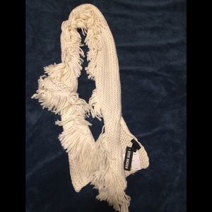🆕 Steve Madden Off White Scarf
